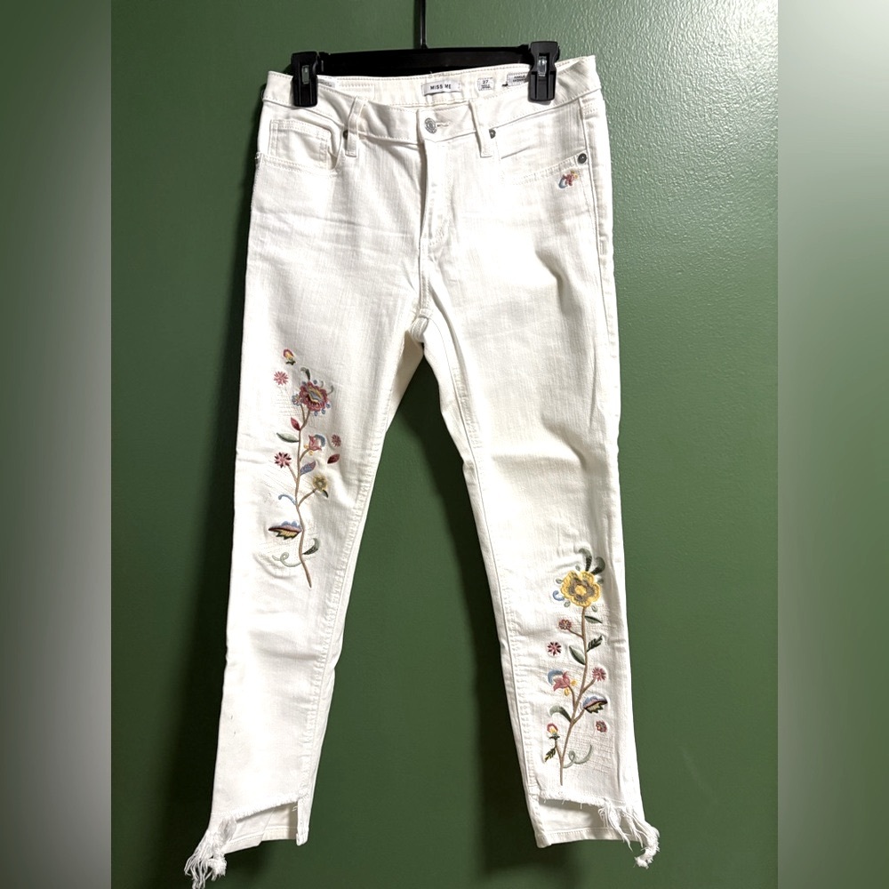 Miss Me Floral Embroidered White Cropped Jeans